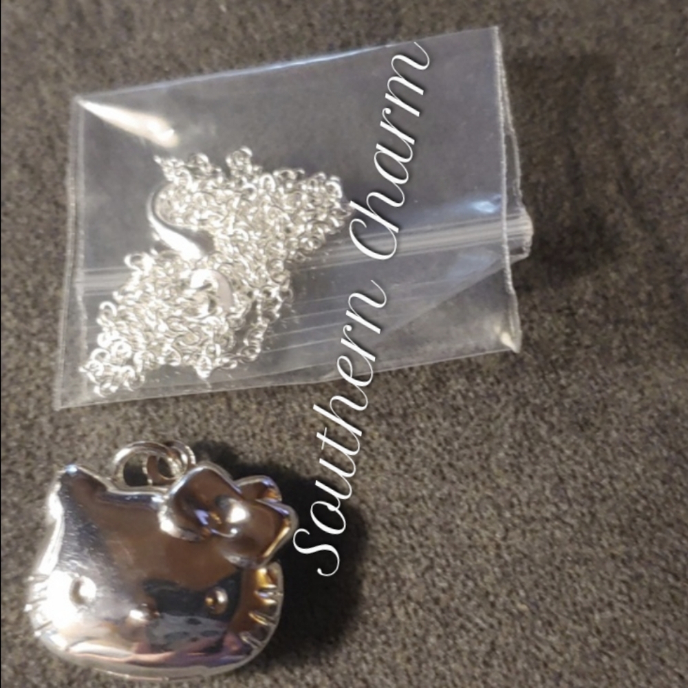 🆕 Hello Kitty Sterling Silver Necklace Locket. - Picture 4 of 6